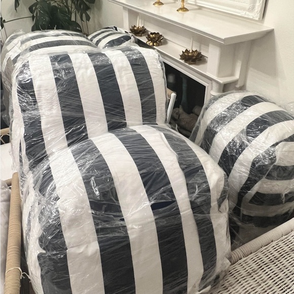 Serena and Lily Oceanpark Pool Lounger in Navy White Stripe *BRAND NEW!* - Picture 5 of 5